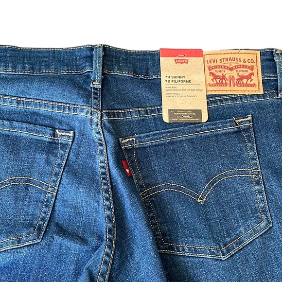 Levi’s - Women’s Mid Rise 711 Skinny Jeans - Picture 4 of 4